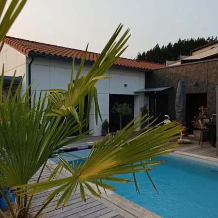 度假居 La Velaysienne 5 Etoiles Piscine,sauna, Jacuzzi Le Monteil (Haute-Loire)